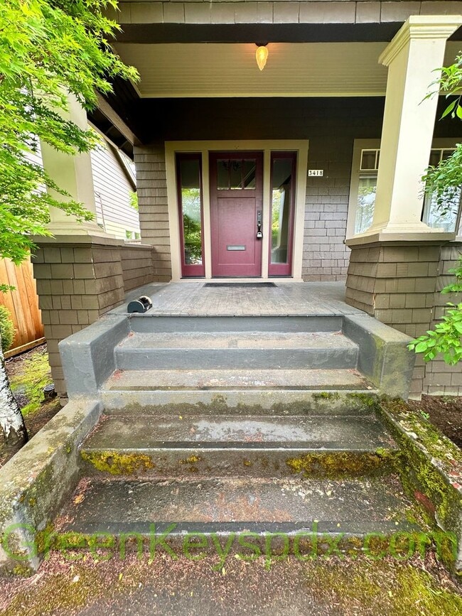 Building Photo - 3-bedroom, 2.5-bathroom Craftsman house in...