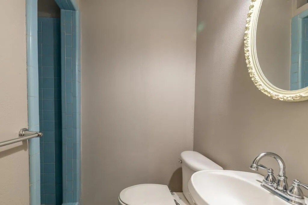 Building Photo - 463 Sprucewood Ln