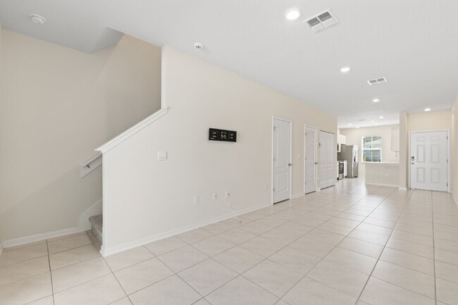 Building Photo - Oakleaf Plantation 3-Bedroom Townhouse in Towering Oaks – Spacious 1450 Sq Ft Living with 2 Full ...