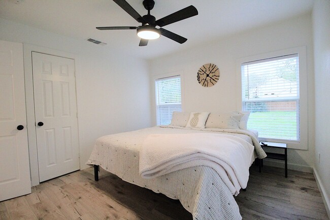 Building Photo - Ryan Place- Short to Mid-Term Rental Fully Remodeled 2  Bed, 1 Bath