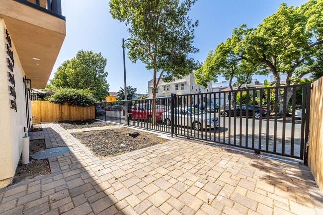 Building Photo - 5506 Barton Ave