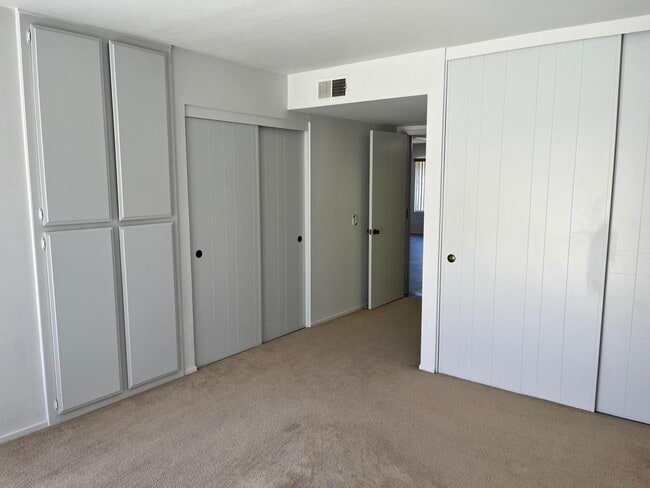 Building Photo - 47974 Oasis Ct