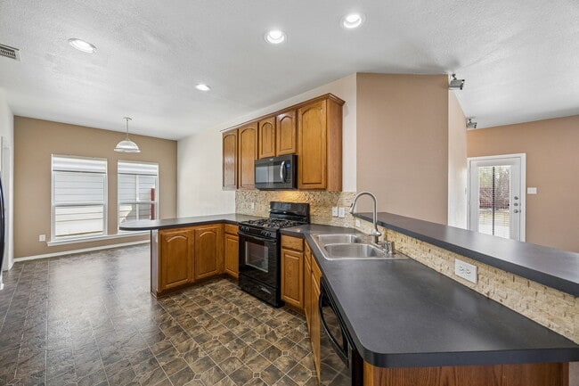 Building Photo - 9865 Tanglebrush Dr