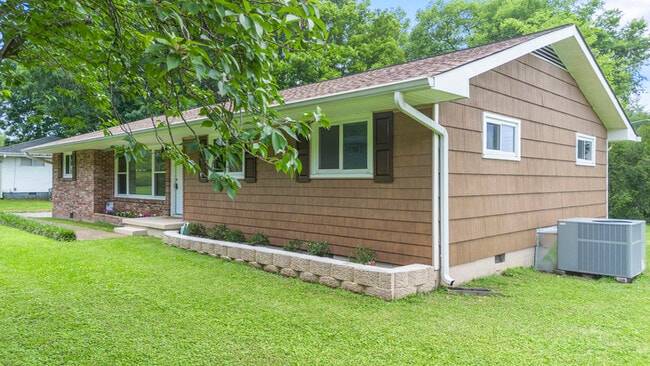 Building Photo - 1331 Phils Dr