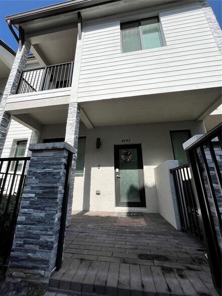 Building Photo - 4745 NW 83rd Pky