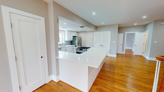 Building Photo - 911 Monroe St NW