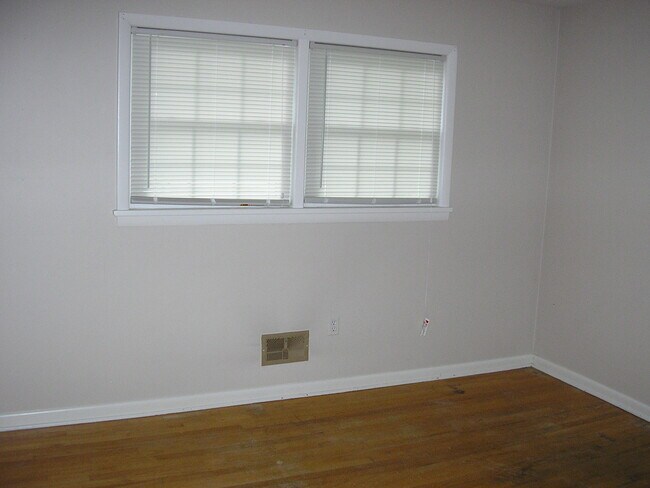 Building Photo - 1415 Woodhurst St