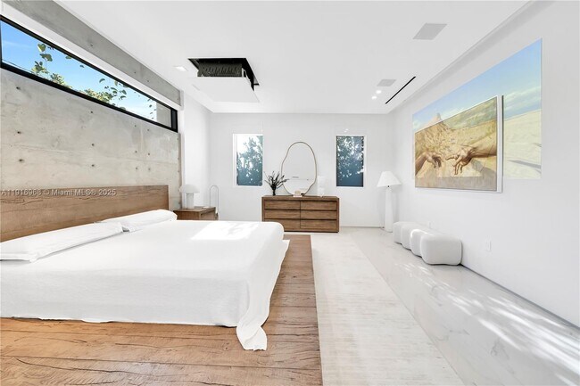 Building Photo - 34 SW 26th Rd