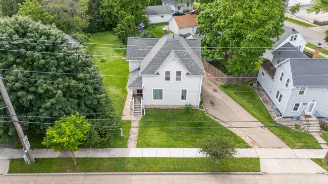 Building Photo - 1436 W Prospect Ave