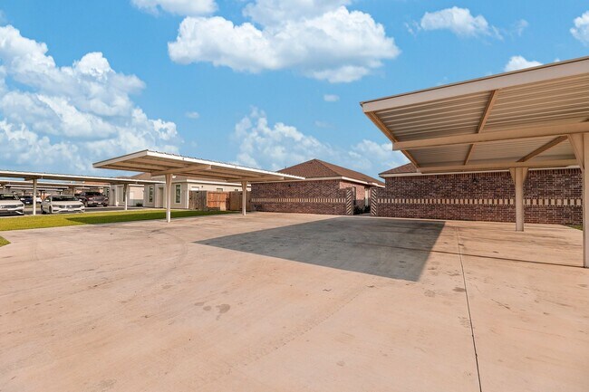 Building Photo - SPACIOUS! CONTEMPORARY! LOCATION!