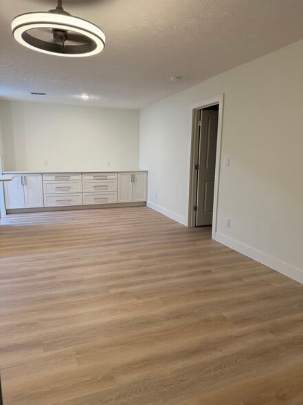 Building Photo - 120 Creekwood Dr