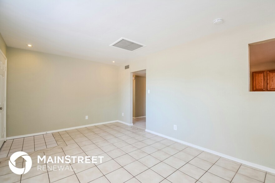 Building Photo - 4501 E 24th St