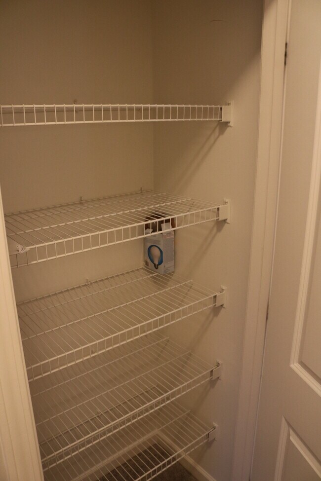 Building Photo - 1564 Walnut View Dr