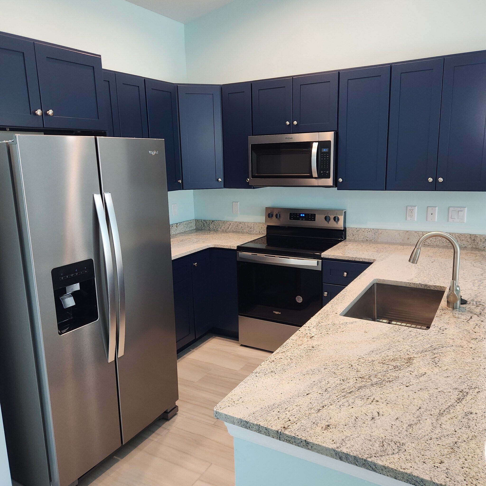 Building Photo - 5653 Genesee Pky