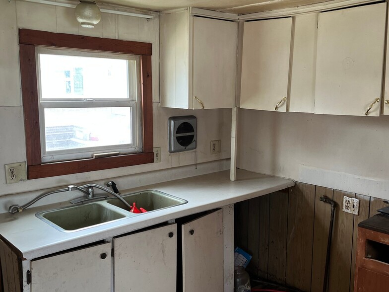 Building Photo - 1130 MT-135