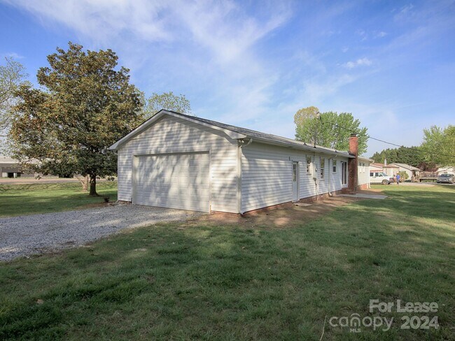 Building Photo - 378 Cornelius Rd