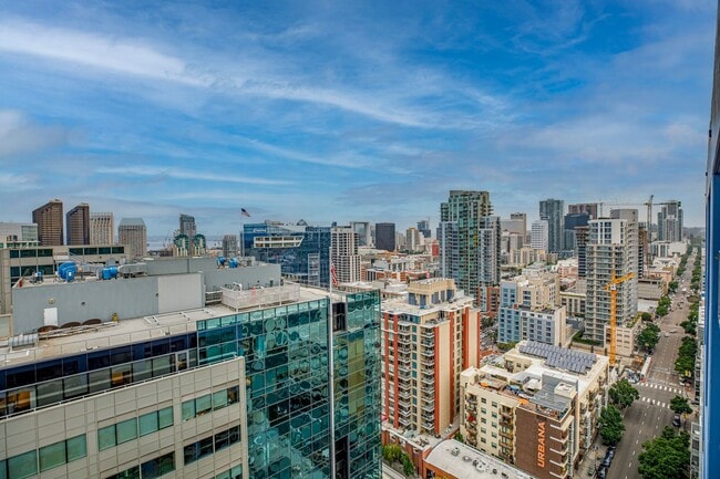 Building Photo - S/W Facing Icon Penthouse with Spectular Ballpark, Bay, and Ocean Views