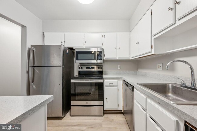 Building Photo - 10106 Campus Way S