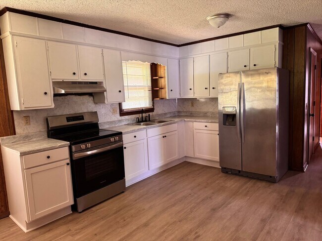 Building Photo - 3 bed, 1 bath brick home located in Troy