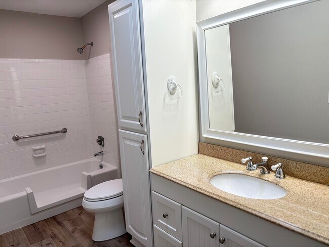 Building Photo - 926 Holbrook Cir