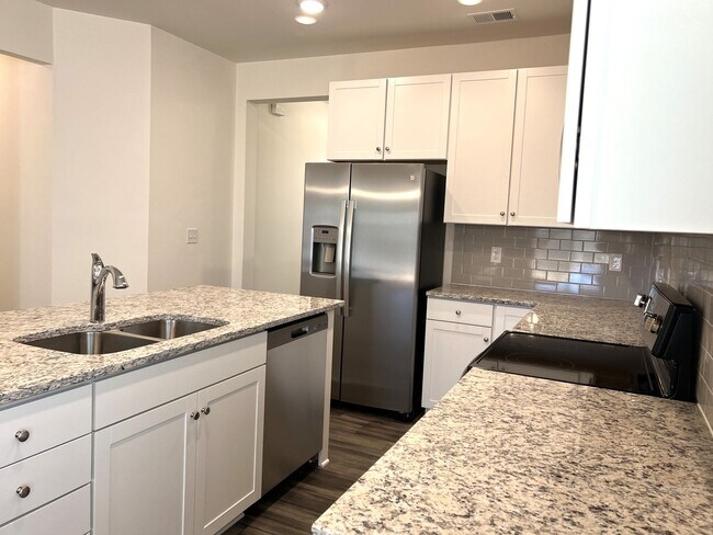 Building Photo - $1,000 Off First Full Month Rent