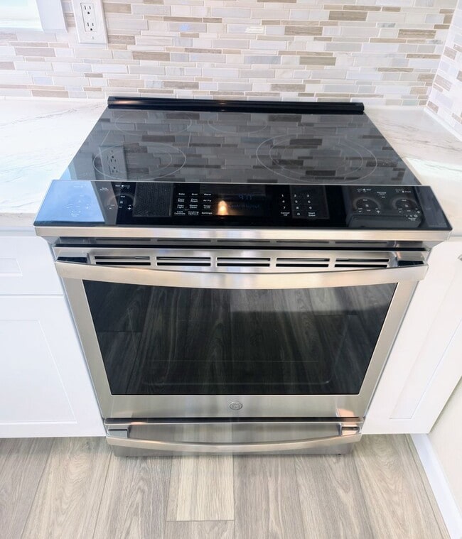 Building Photo - Newly Remodeled 2 Bedroom Home For Rent!