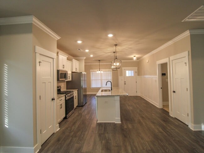 Building Photo - LIKE NEW Home in Natures Cove West in Athe...