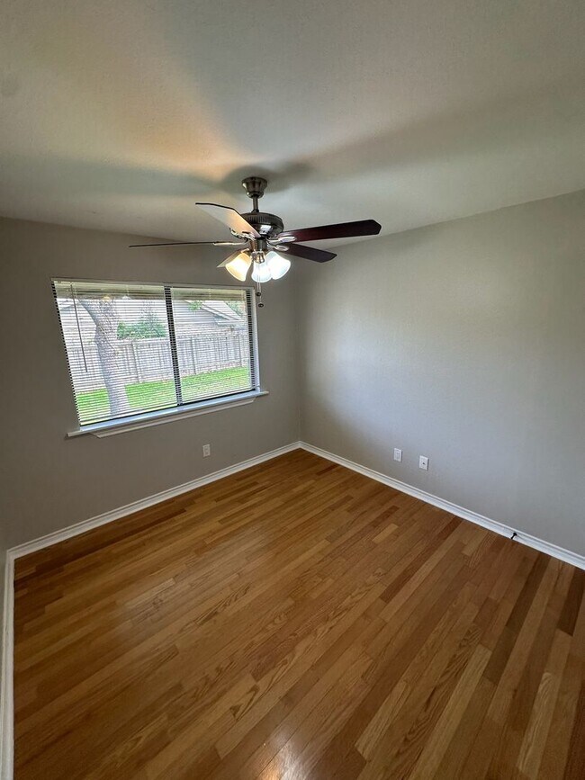 Building Photo - 12101 Scissortail Dr