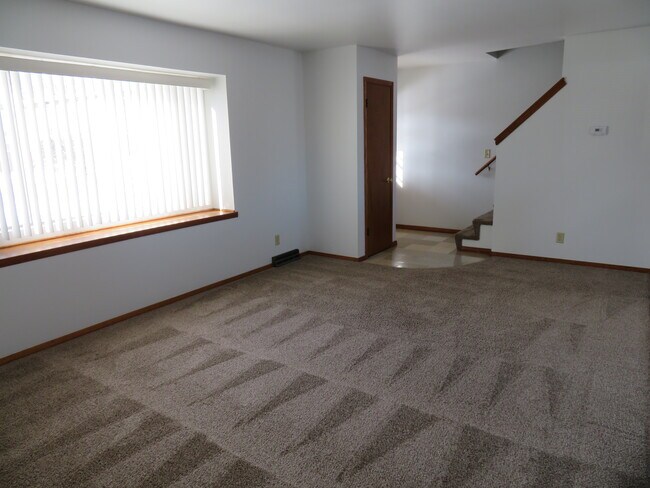 Primary Photo - 5560 S Buckhorn Ave