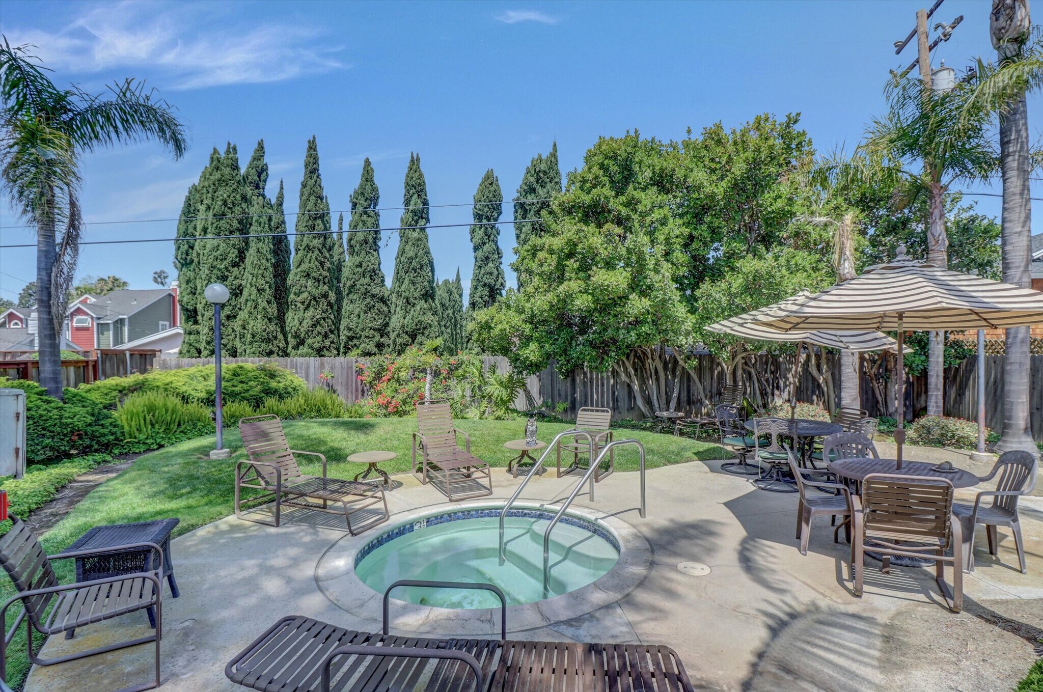 Building Photo - 2191 Canyon Dr