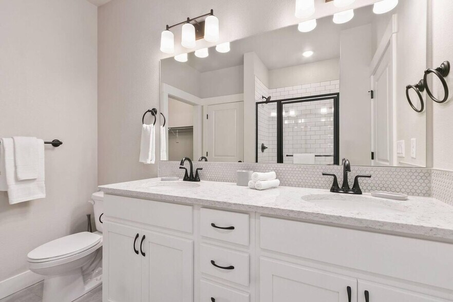 Building Photo - 1875 Fall River Dr