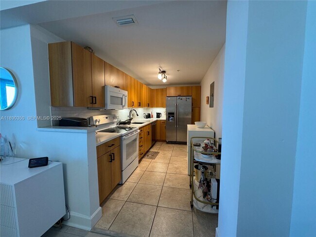 Building Photo - 7501 E Treasure Dr