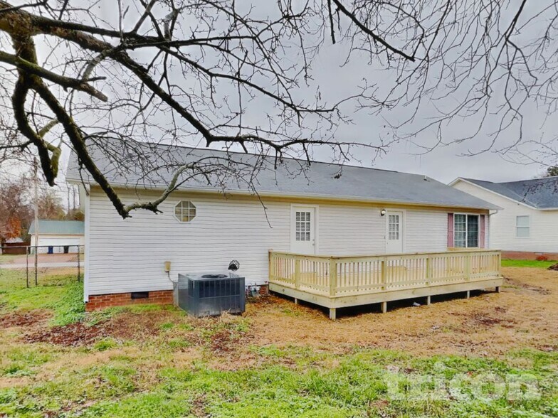 Building Photo - 437 Bradford Cir