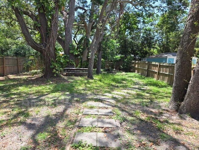Building Photo - 608 Tangerine Ave