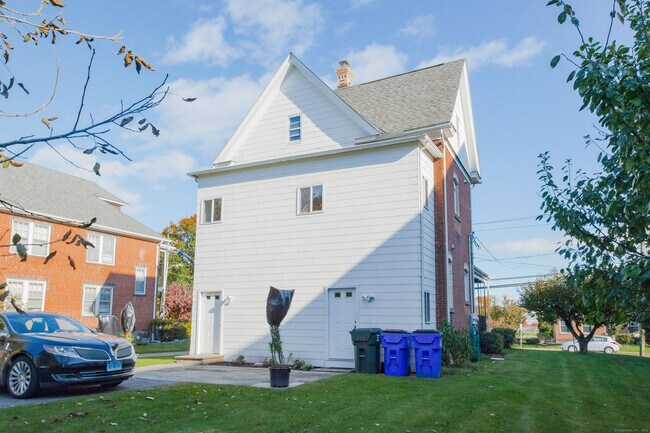 Building Photo - 181 Newington Rd