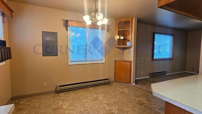 Building Photo - Adorable Home Near NNU!