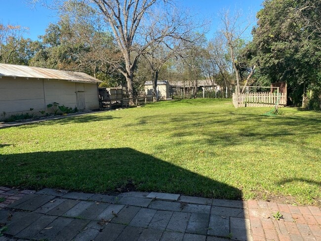 Building Photo - 933 Beck St