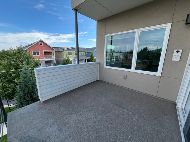 Building Photo - Beautiful Modern Townhouse in North Fort C...