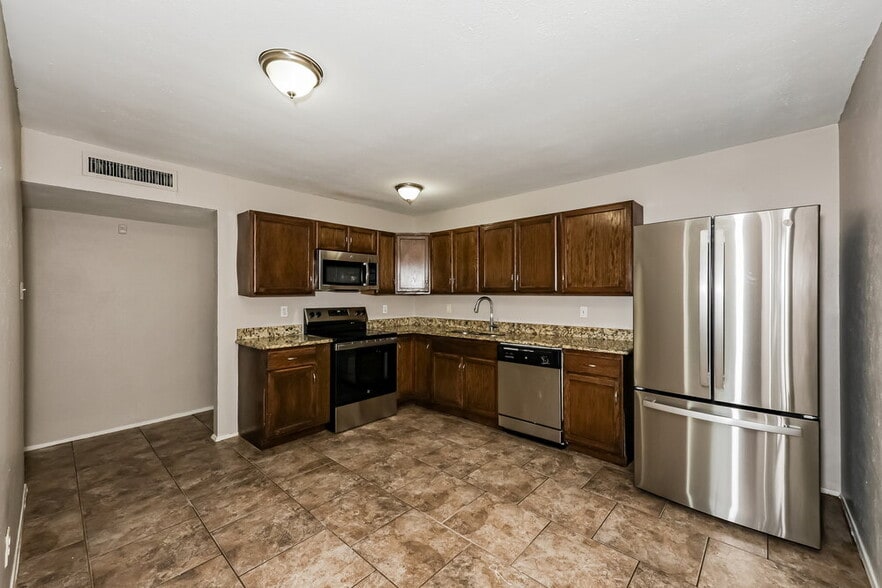 Building Photo - 7438 Emory Oak Ln