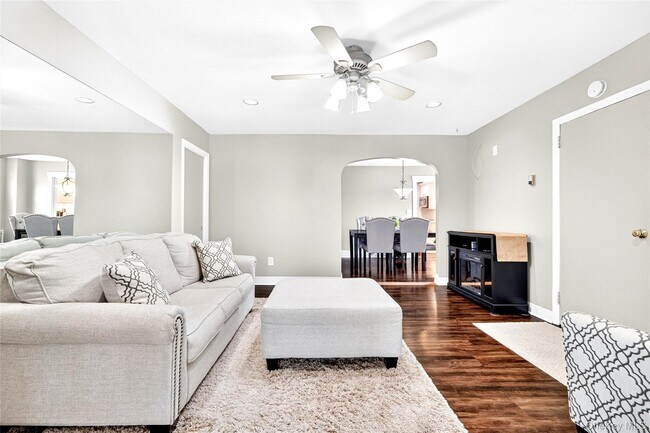 Building Photo - 109 Broadway