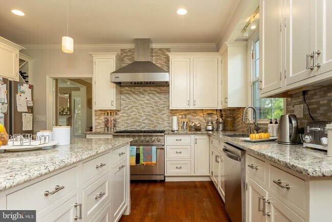 Building Photo - 8809 Saunders Ln