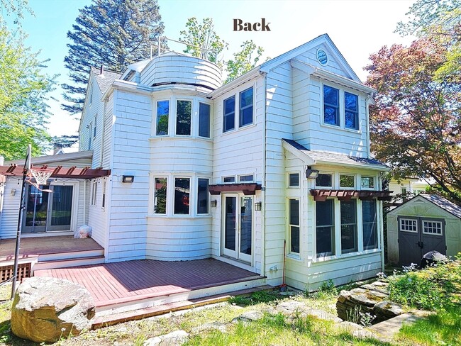 Building Photo - 15 Hawthorne Ave