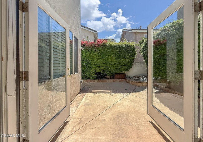Building Photo - 5470 Seine Ct