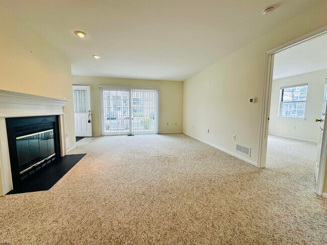 Building Photo - 550 Central Ave