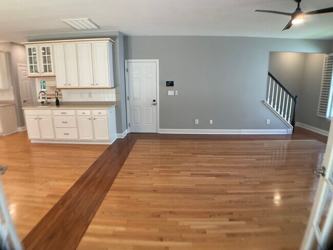 Building Photo - Absolutely Stunning Rare Rental in Hope Va...