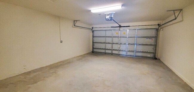 Building Photo - 4-Bedroom, 2-Bathroom in Villamar Winter Haven