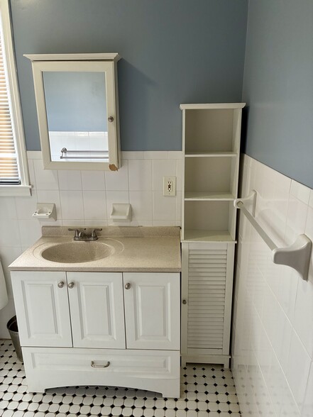 Building Photo - 42 Primrose St