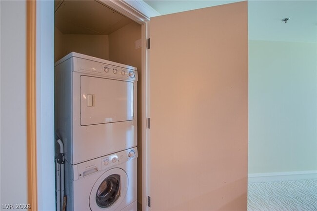 Building Photo - 2700 S Las Vegas Blvd