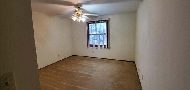 Building Photo - 3762 Mount Vernon Plz