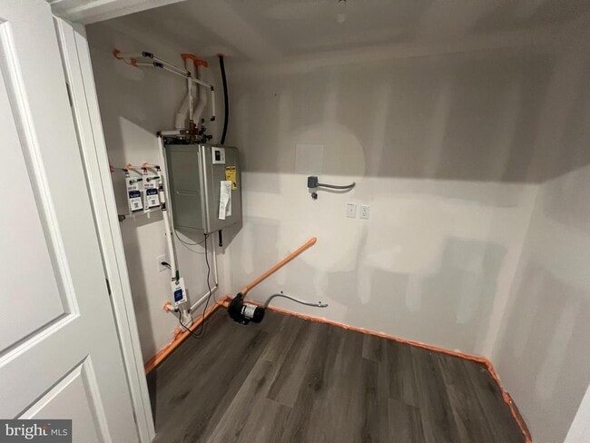 Building Photo - 1180 W Walnut Rd